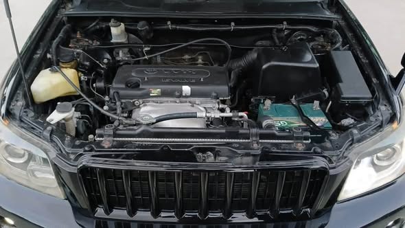 A picture of Bei 32 5 Milion TOYOTA KLUGER ESG Year 2005 Engine