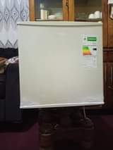 A picture of Hisense min fridge single door inagandisha sana na kupoza vzr