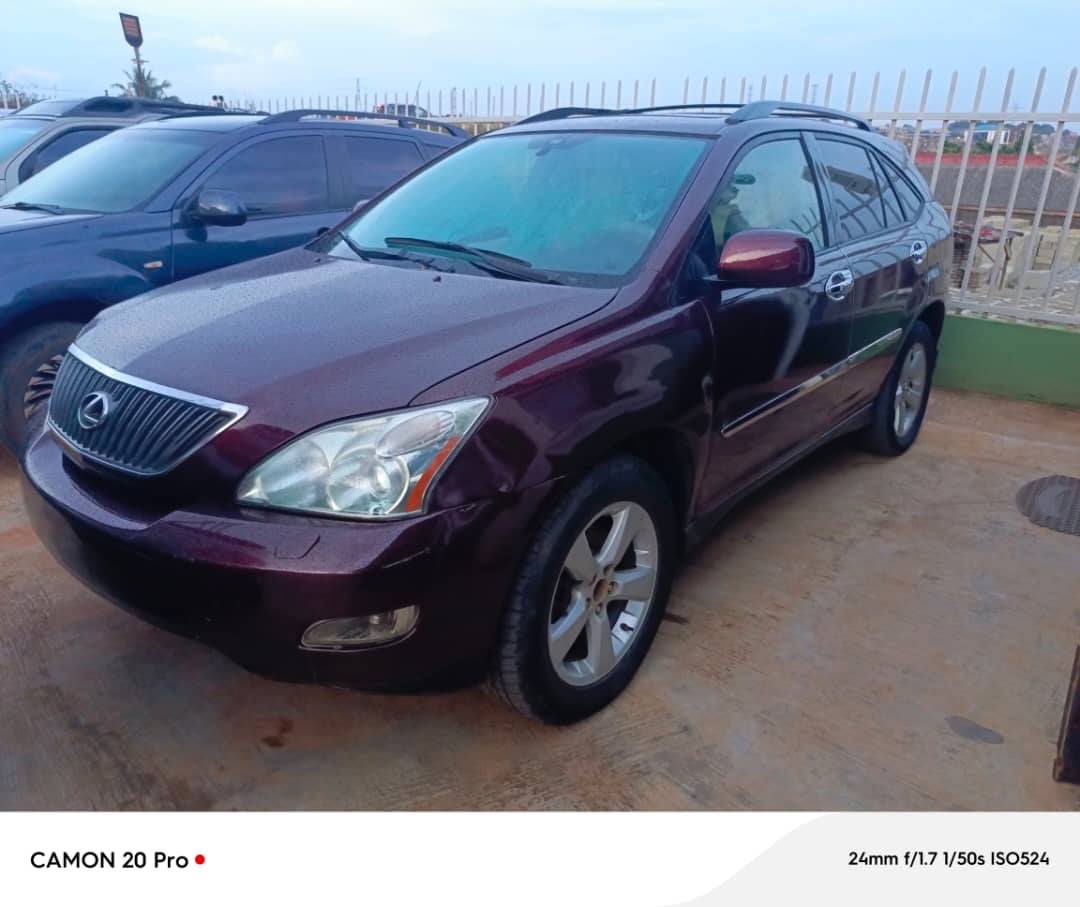 A picture of  Super Clean Lexus RX 330 4 FASTEST FINGER 