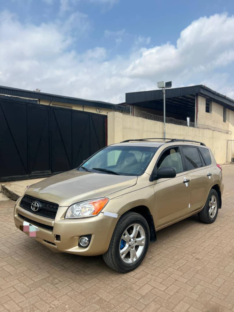 A picture of TOYOTA RAV4 2011 MODEL