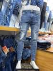 A picture of JEANS