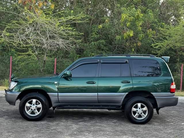 A picture of TOYOTA LAND CRUISER VX