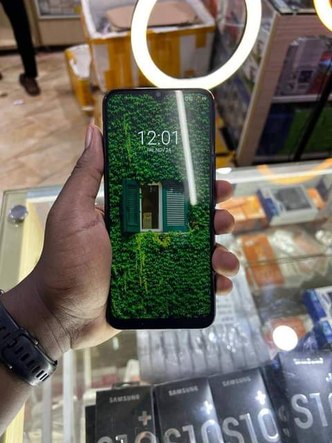 A picture of Infinix hot 8 32gb 220 000ugx