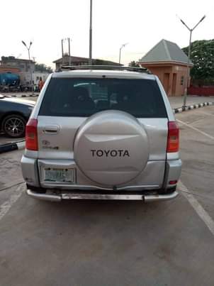 A picture of 2003 Toyota RAV4 4by4