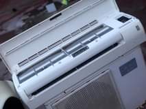A picture of Midea Horse power 12000btu Bei 350 000