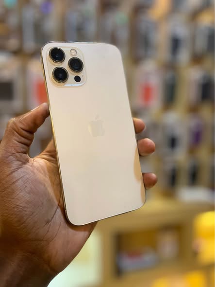 A picture of Iphone 12promax