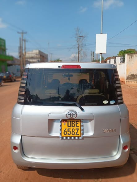 A picture of Toyota Sienta