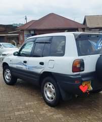 A picture of Toyota RAV4 98.