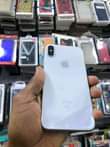 A picture of iPhone X 64gbs 650 000