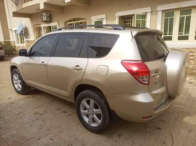 A picture of Rav4 2007