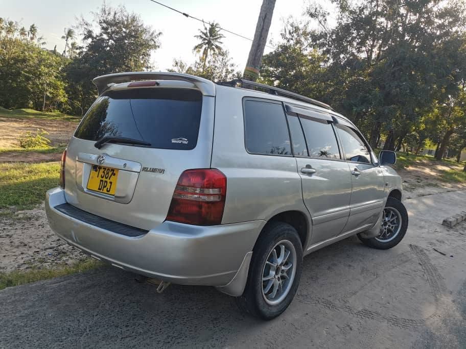 A picture of TOYOTA KLUGER