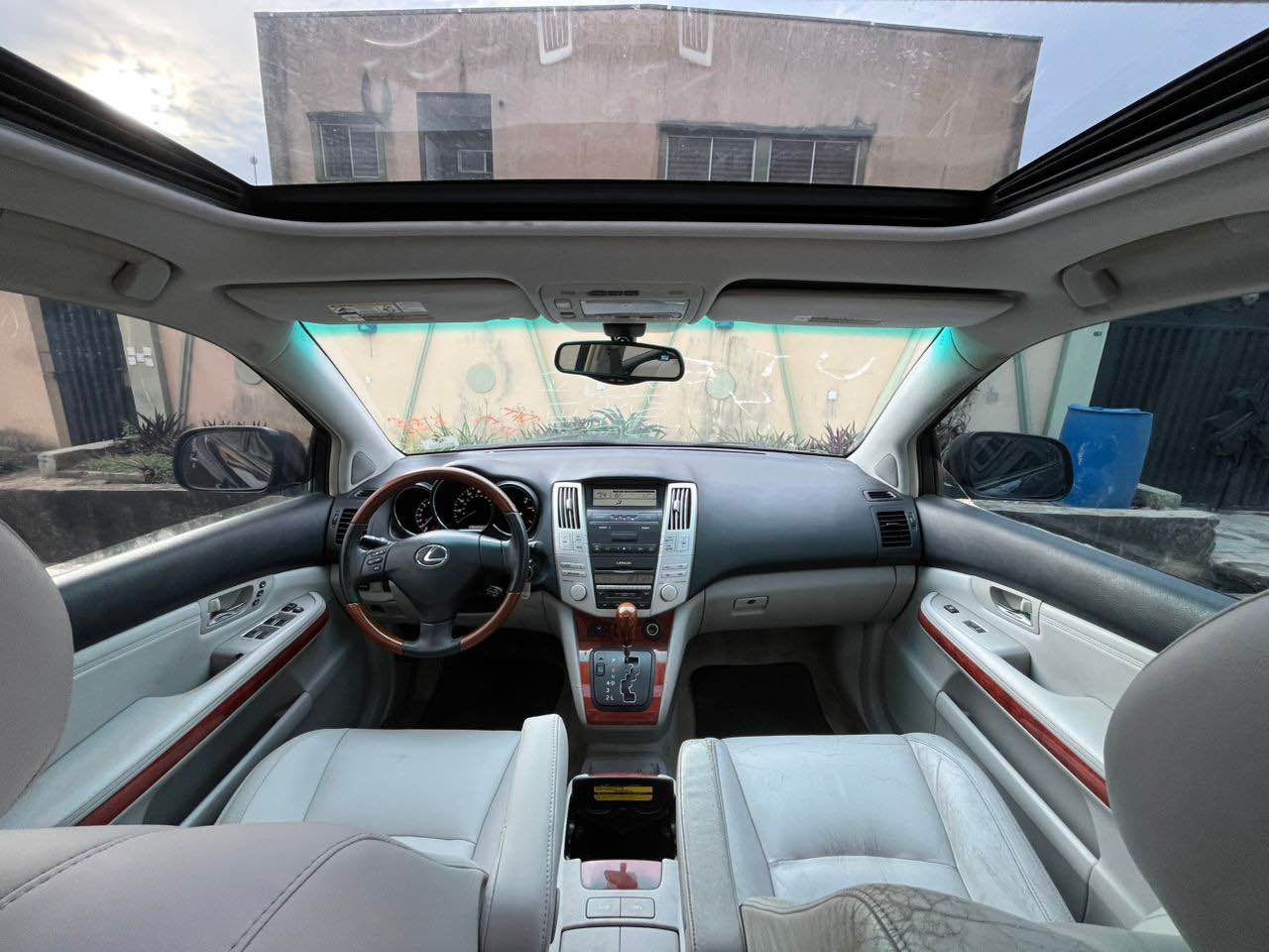 A picture of Lexus RX330