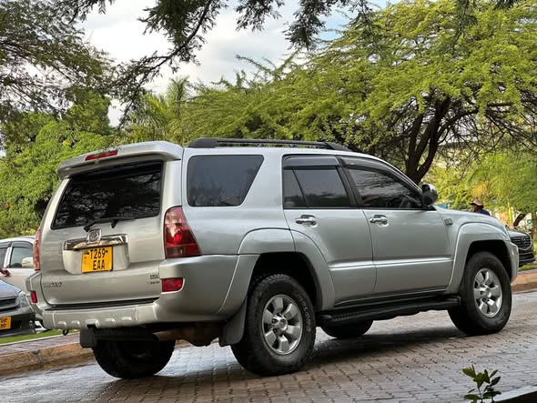 A picture of Toyota SURF Model 2004 Silver metallic Engene 2TR Petrol Cc