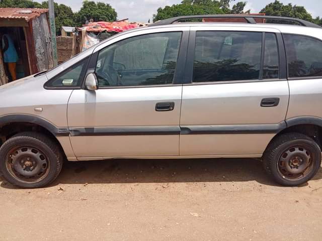 A picture of 1999 Opal Opal