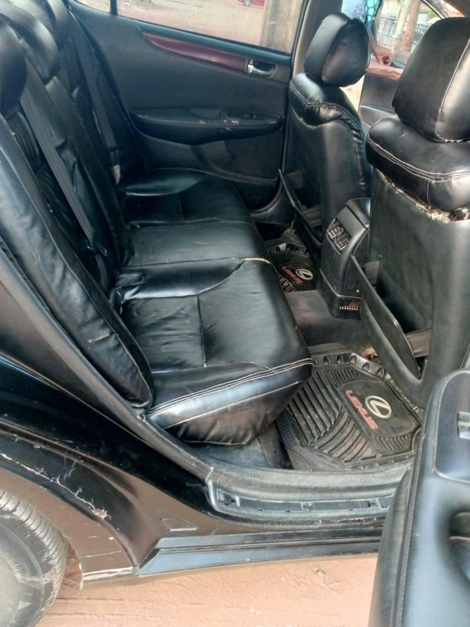 A picture of LEXUS ES300 2004