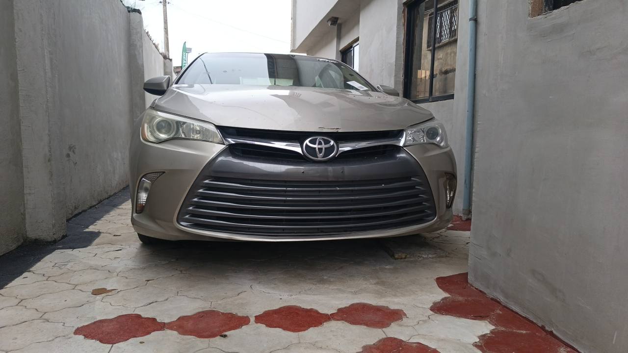 A picture of Distress Toyota Camry 2015 Tokunko