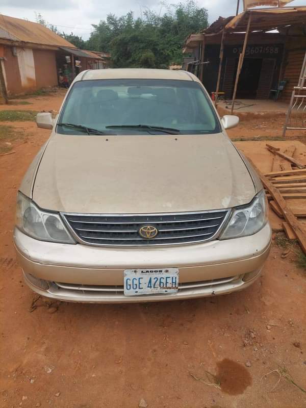 A picture of Toyota avalon first body Nothing to fix everything is working