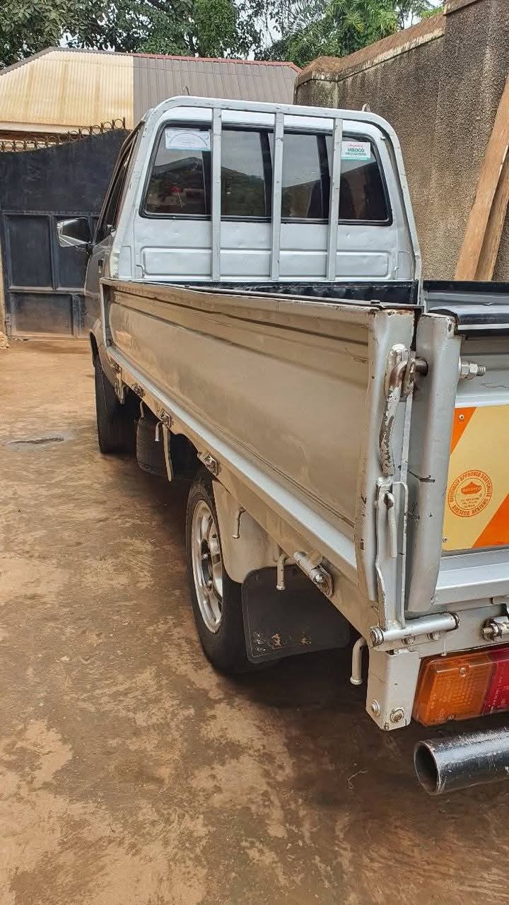 A picture of 2003 Toyota LiteAce 2003