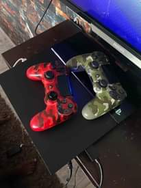 A picture of Ps4 fat 6 game installed pad 2 ni mpya bei