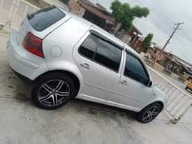 A picture of 2004 Golf Golf 700
