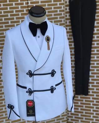 A picture of SUIT 180 000 SHATI 30 000 CHAIN 10 000 BALL