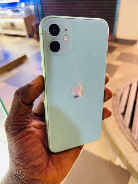 A picture of Iphone 11 64gb