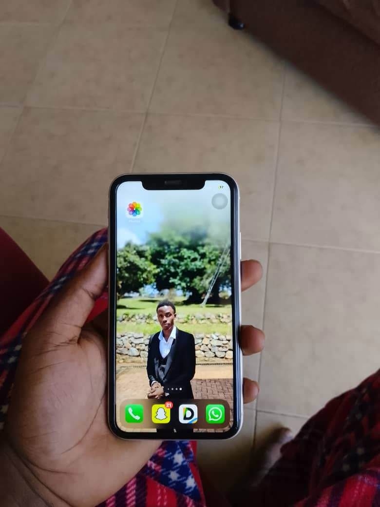 A picture of IPHONE XR