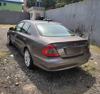 A picture of Benz E350 09