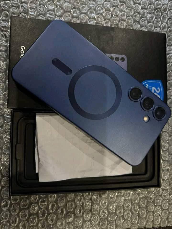 A picture of Samsung s24plus open box 