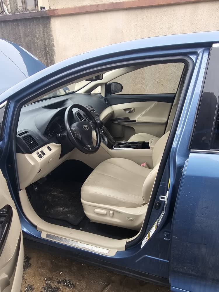 A picture of Toyota venza 2010