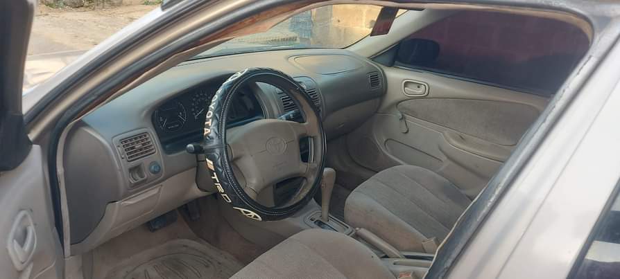 A picture of Toyota corrolla 2000