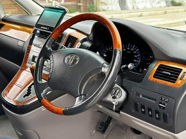 A picture of Toyota alphard