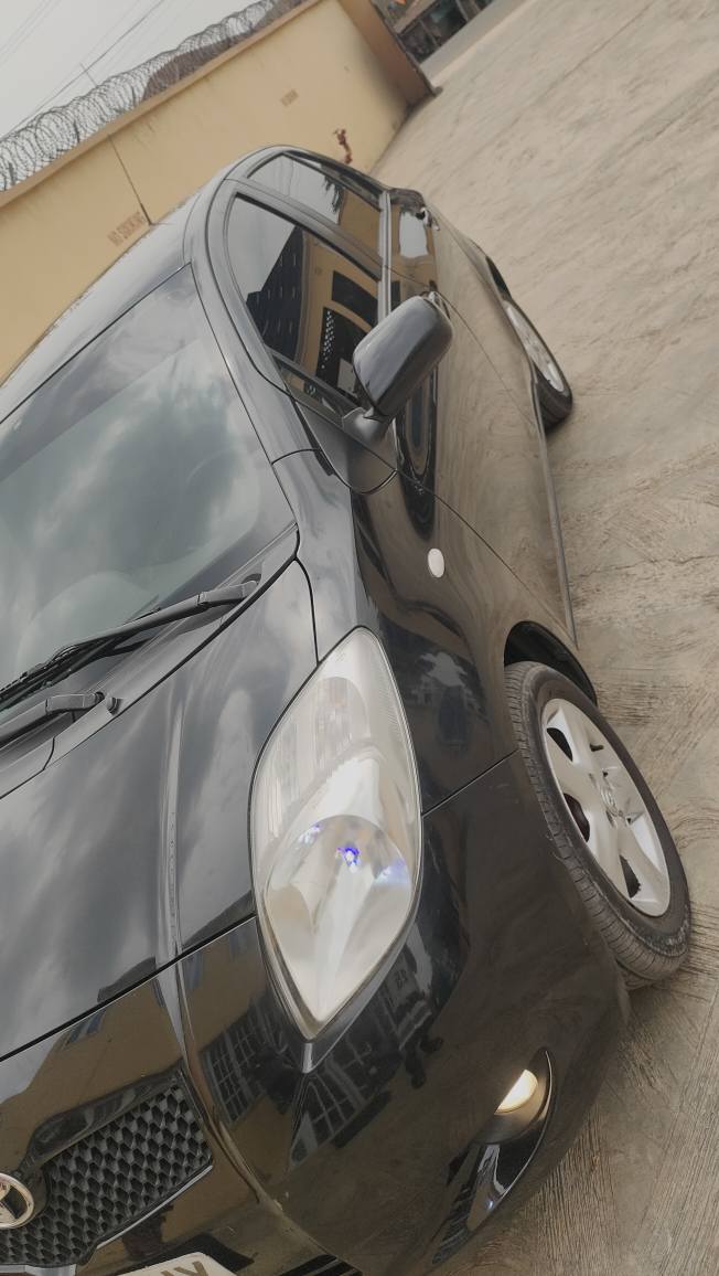 A picture of Cleaning Toyota Yaris 09 010