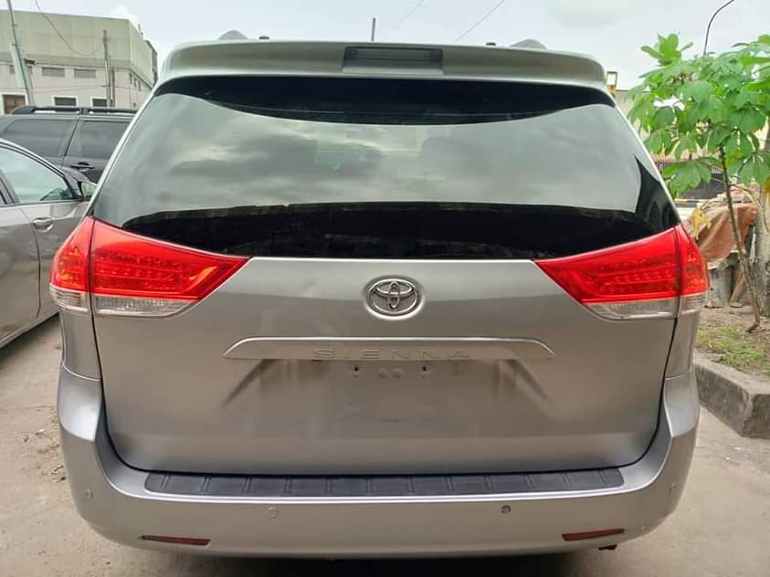A picture of 2013 Toyota Sienna