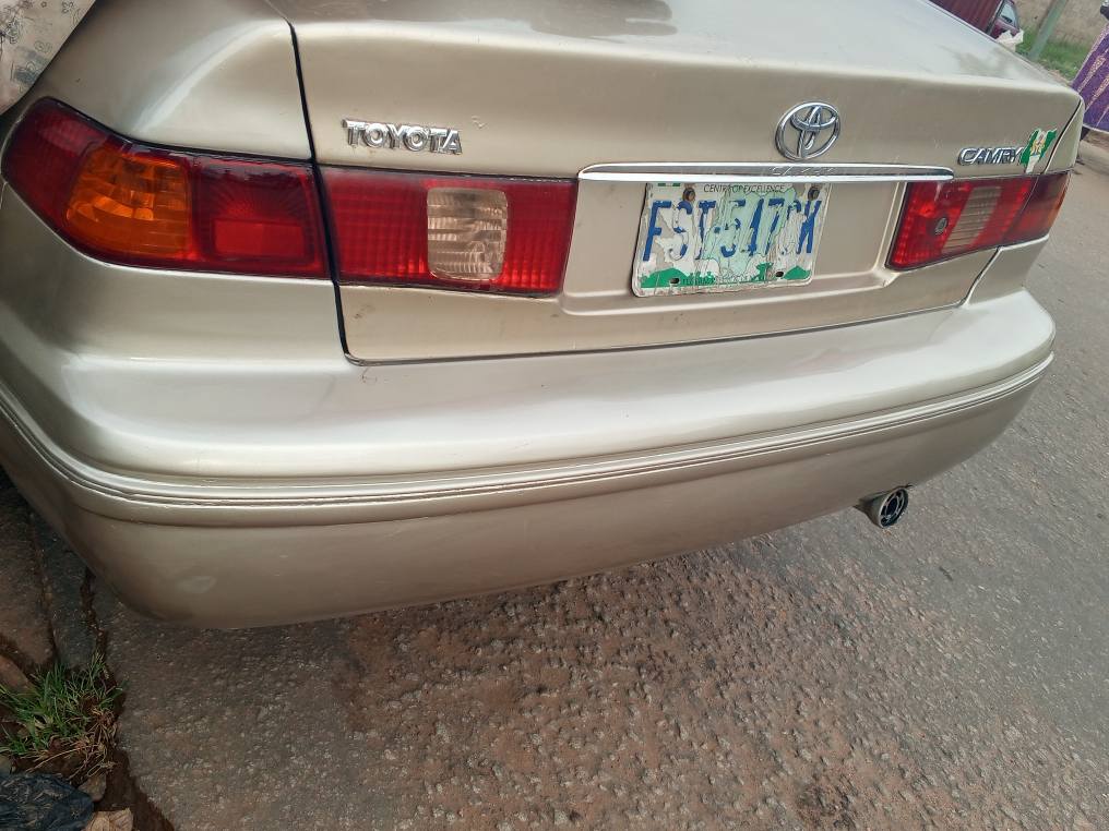 A picture of Toyota Camry droplight