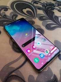 A picture of SAMSUNG S10 PLUS