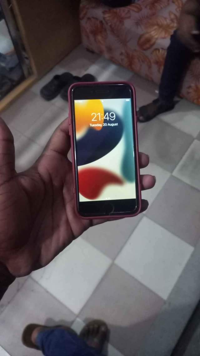 A picture of Iphone 7plain