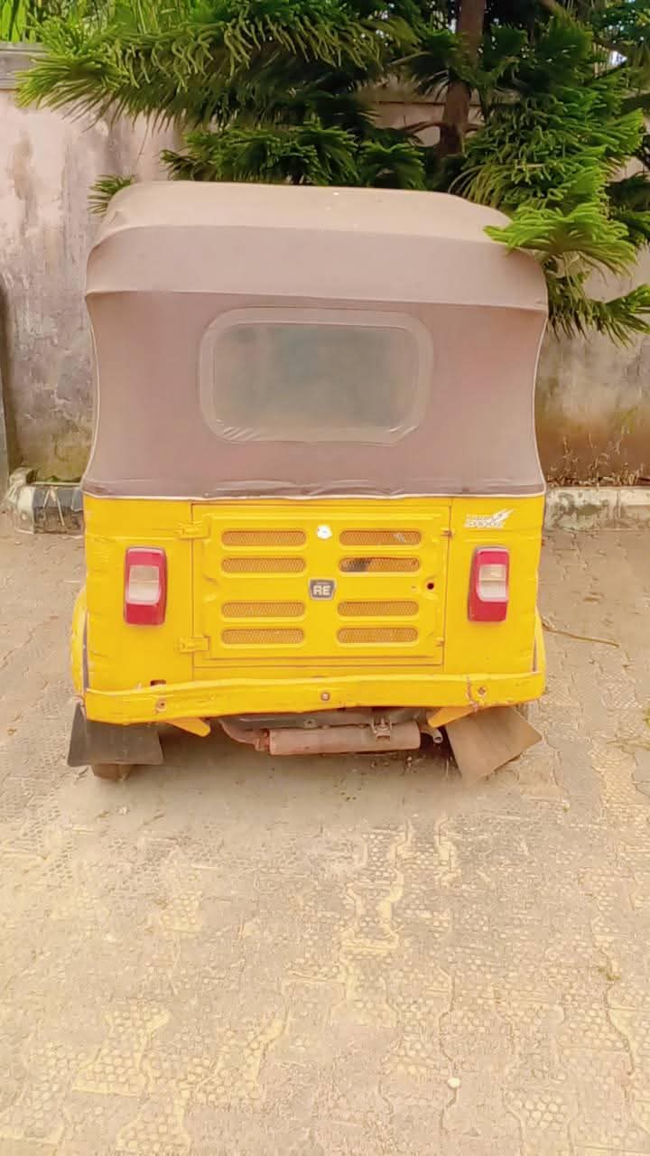 A picture of 2024 BAJAJ DOUBLE SPARK tricycle