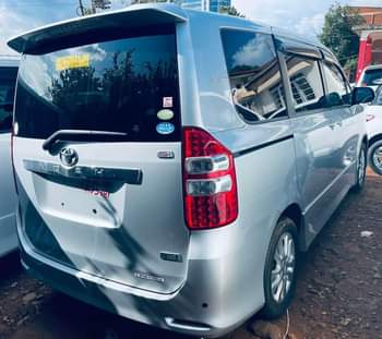 A picture of Toyota Noah