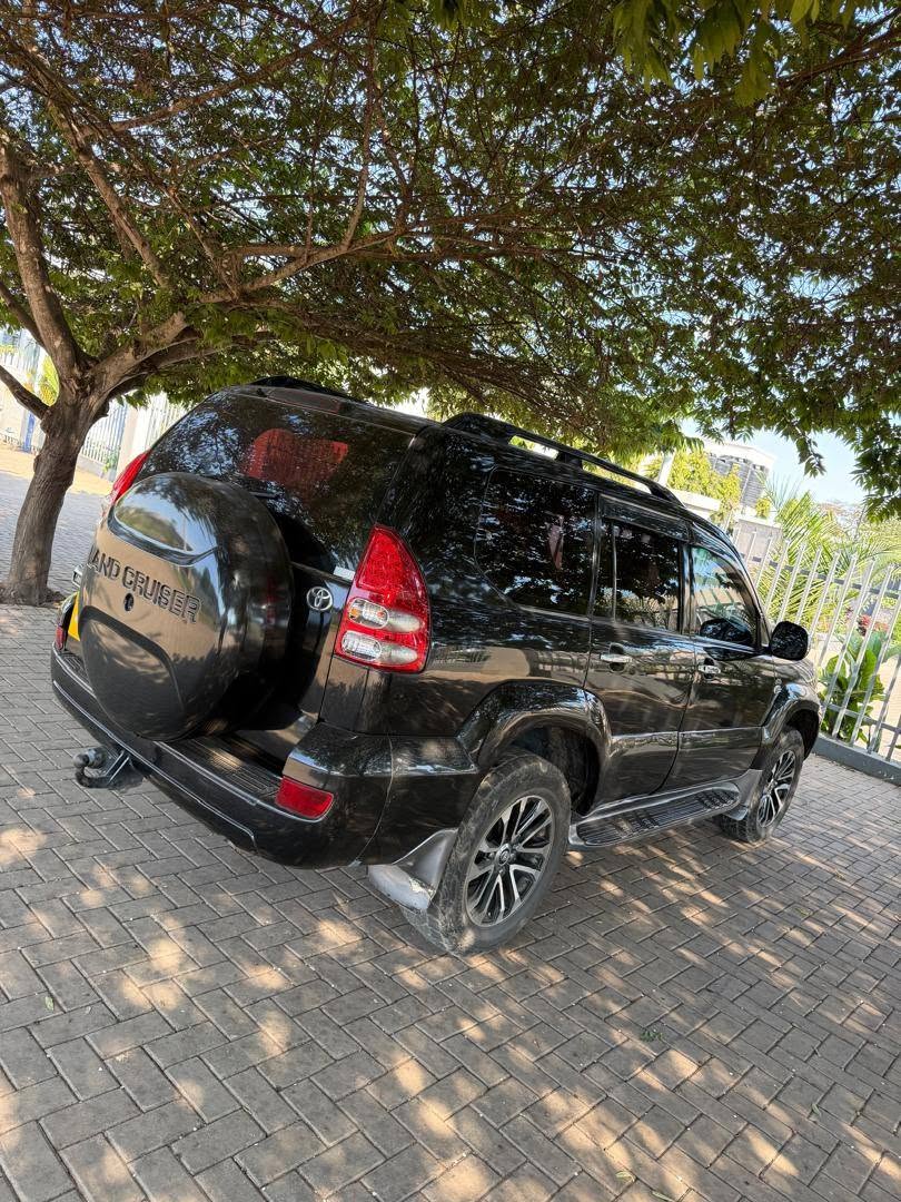 A picture of TOYOTA LANDCRUISER PRADO
