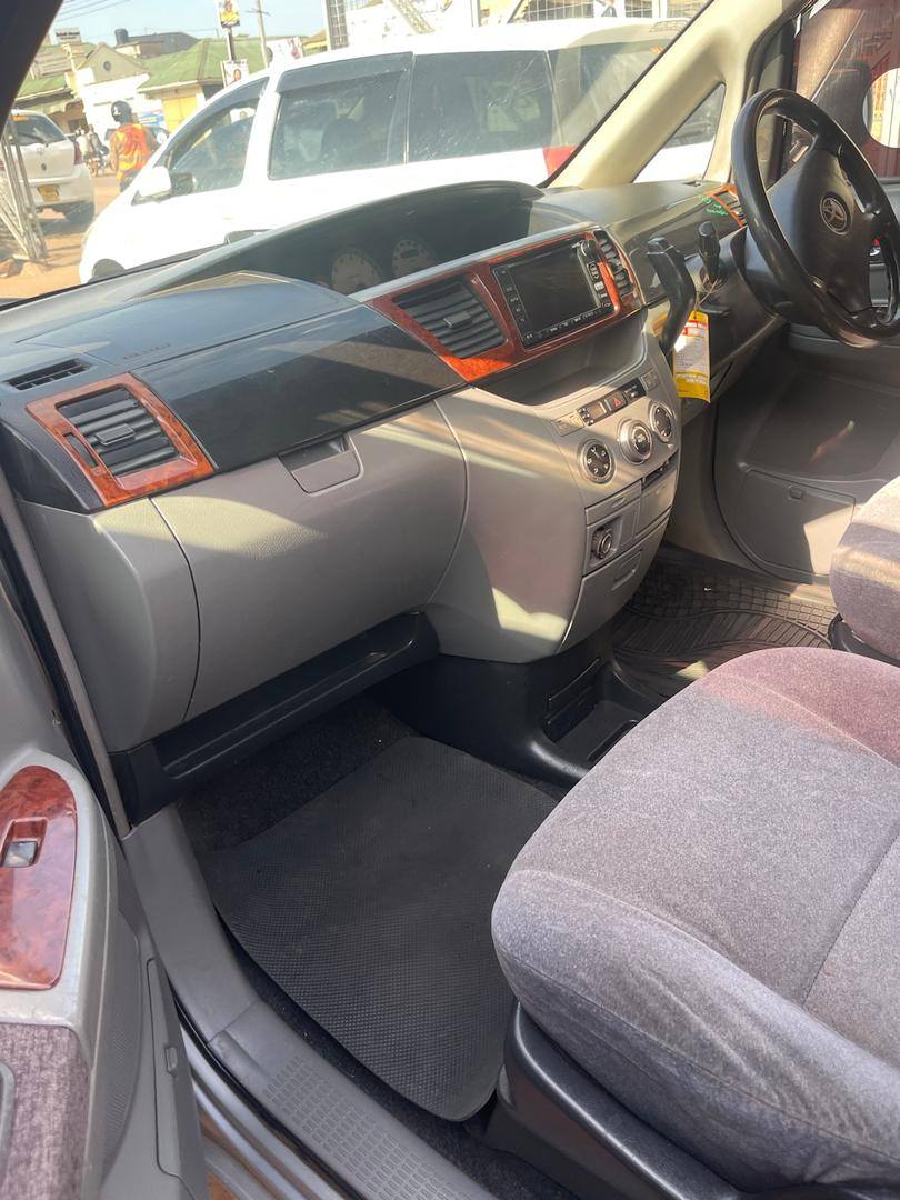 A picture of Toyota Noah