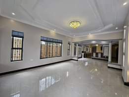 A picture of Mpererwe. 5 Bed 4 Bath. Ugx 400 million 101 773