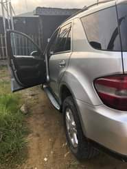 A picture of Mercedes ML 500 Engine and gear Everything is working perfectly