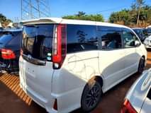 A picture of Toyota Noah 2014 Luxury Edition