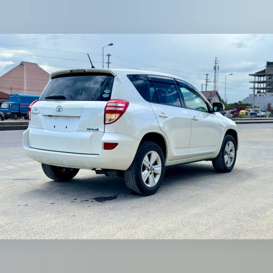 A picture of TOYOTA RAV4
