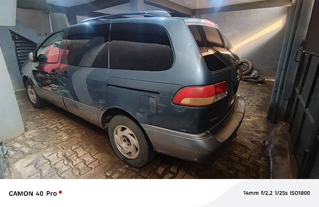 A picture of Unregistered Used 2002 Toyota Sienna