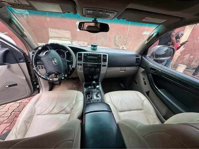 A picture of Toyota 4runner pure first body v8 08039538695