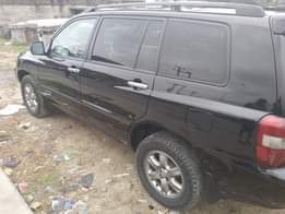 A picture of 2006 model Toyota Highlander 3 Rolls Seaters First flash on