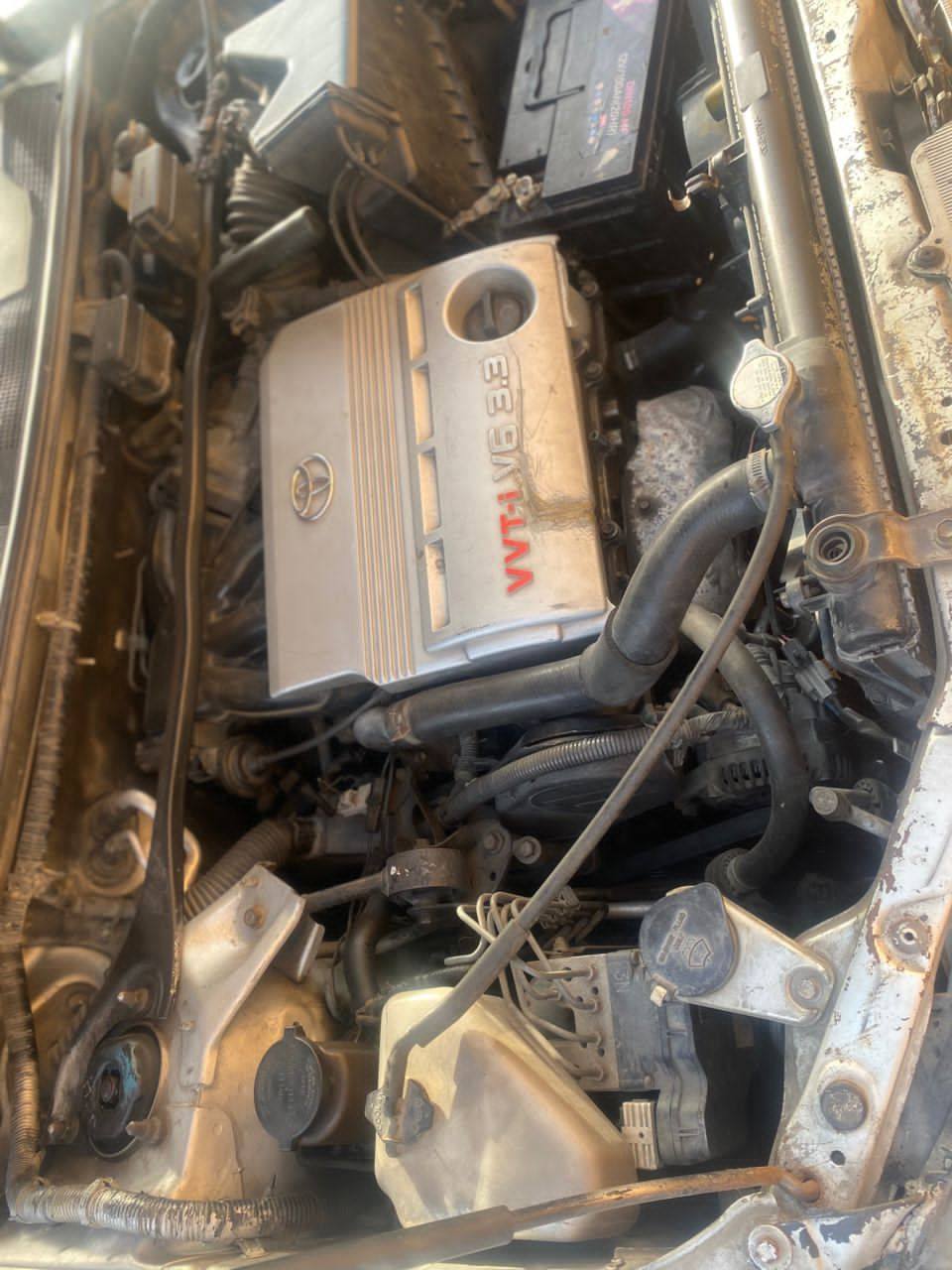 A picture of Toyota Highlander 3row good engine and gear selling for 2