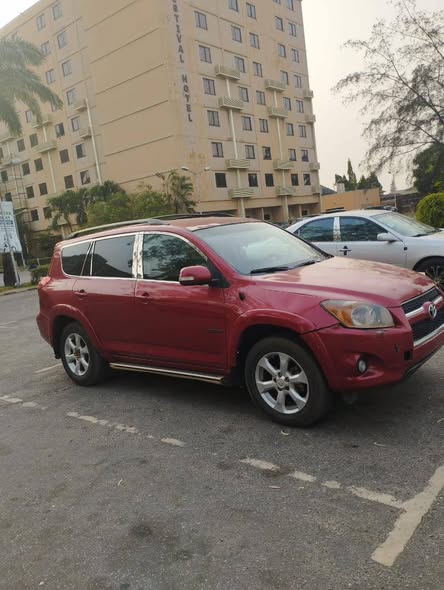 A picture of Toyota RAV4 2011